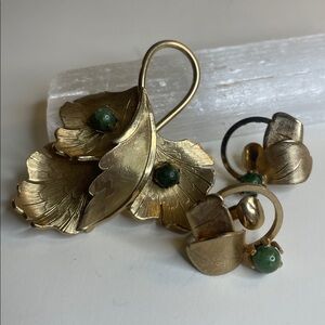 Vintage Coro 1950's Gold Plated Leaves and Jade Accents Pin and Clip Earrings